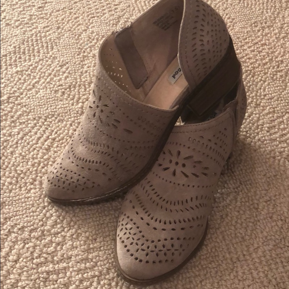 Size 7.5 ankle slides